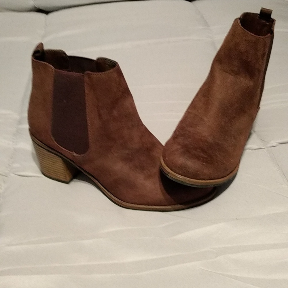 Like new White Mountain booties